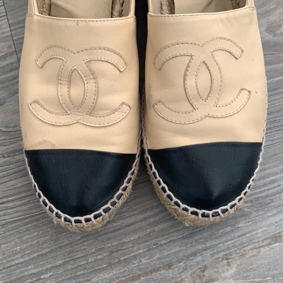 Chanel leather espadrilles… inside soles are worn but can easily be upholstered - Picture 2 of 4